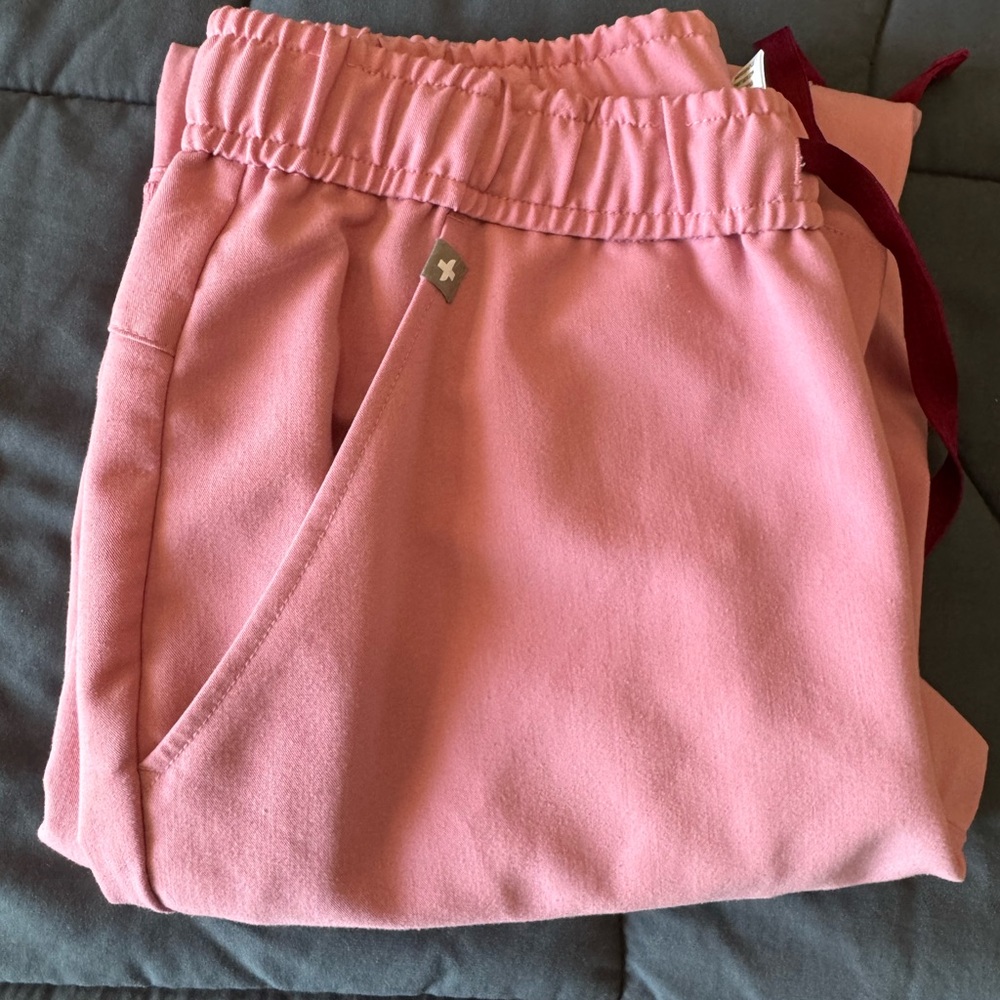 Figs Men Chalk Pink Jogger Scrubs